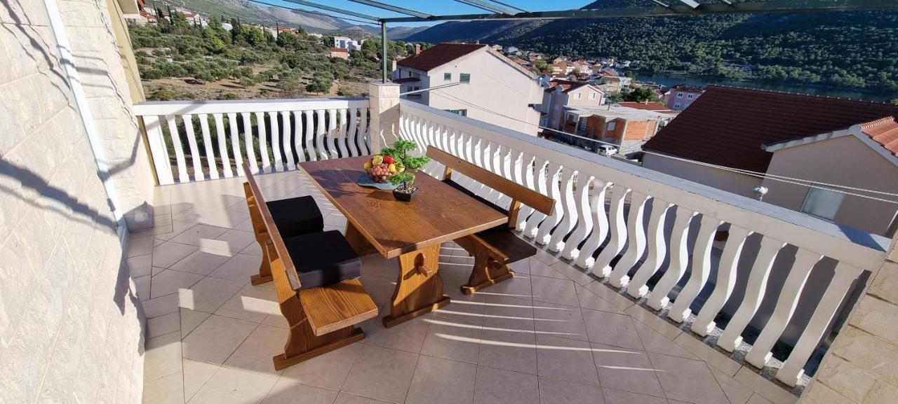 Apartments Cosic Гребащиця Екстер'єр фото