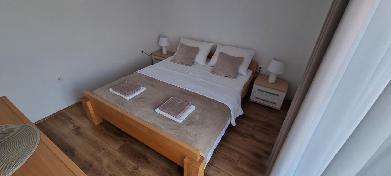 Apartments Cosic Гребащиця Екстер'єр фото
