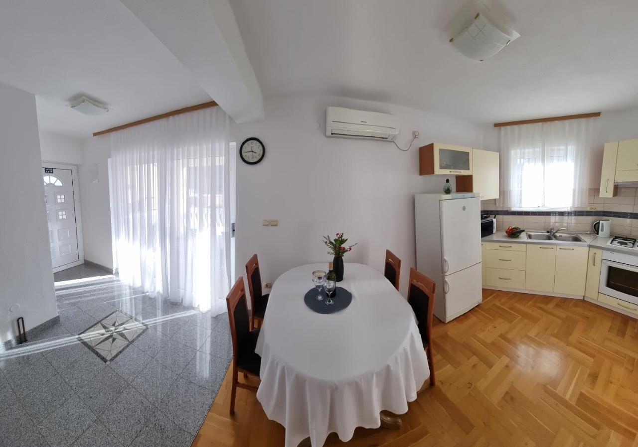 Apartments Cosic Гребащиця Екстер'єр фото