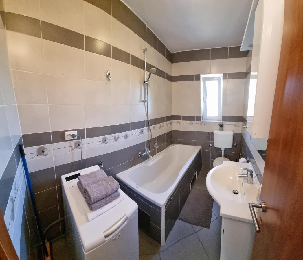 Apartments Cosic Гребащиця Екстер'єр фото