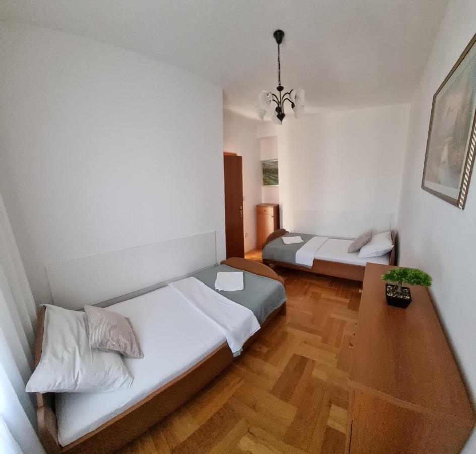 Apartments Cosic Гребащиця Екстер'єр фото