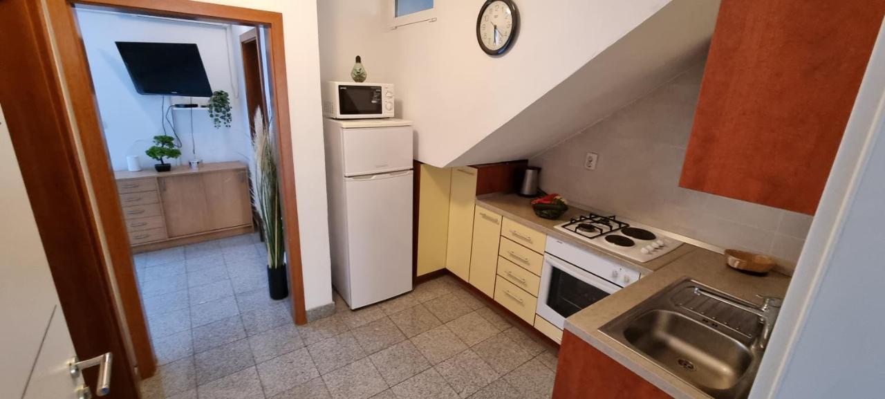 Apartments Cosic Гребащиця Екстер'єр фото