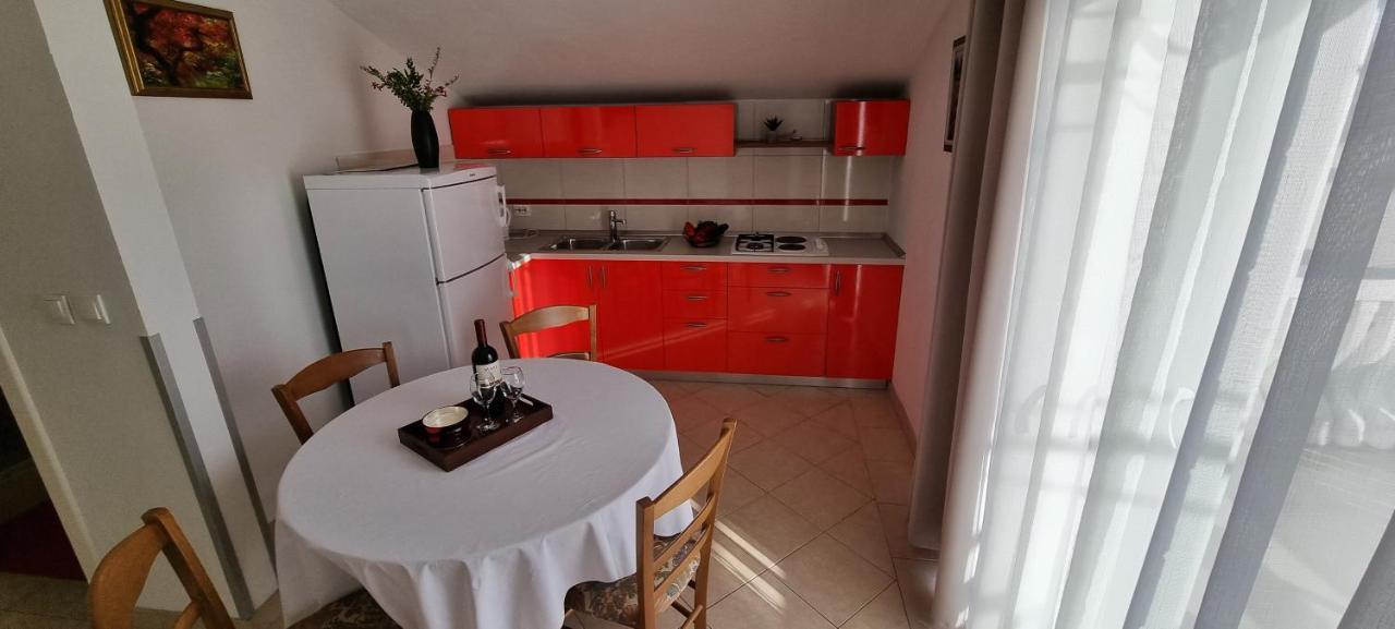 Apartments Cosic Гребащиця Екстер'єр фото