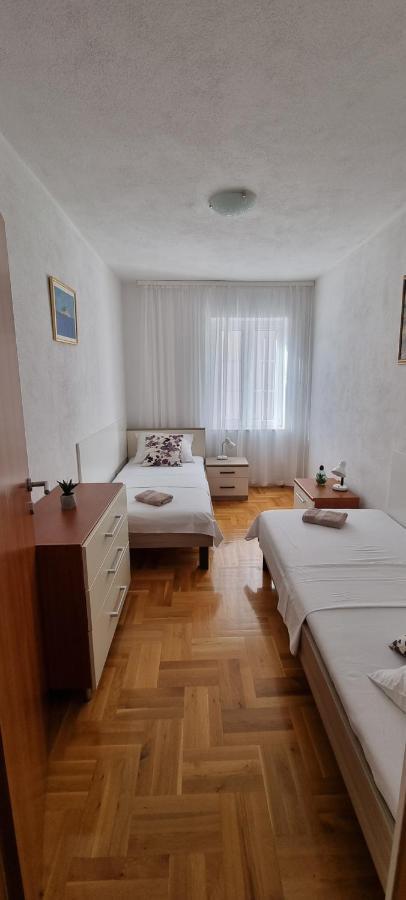 Apartments Cosic Гребащиця Екстер'єр фото