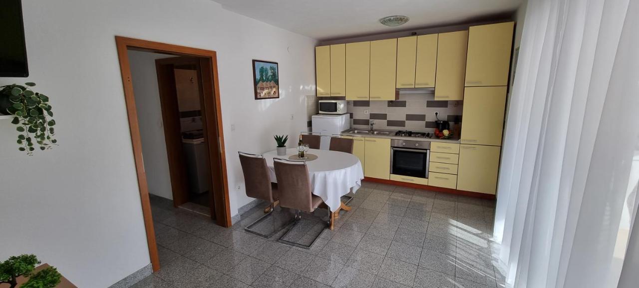 Apartments Cosic Гребащиця Екстер'єр фото