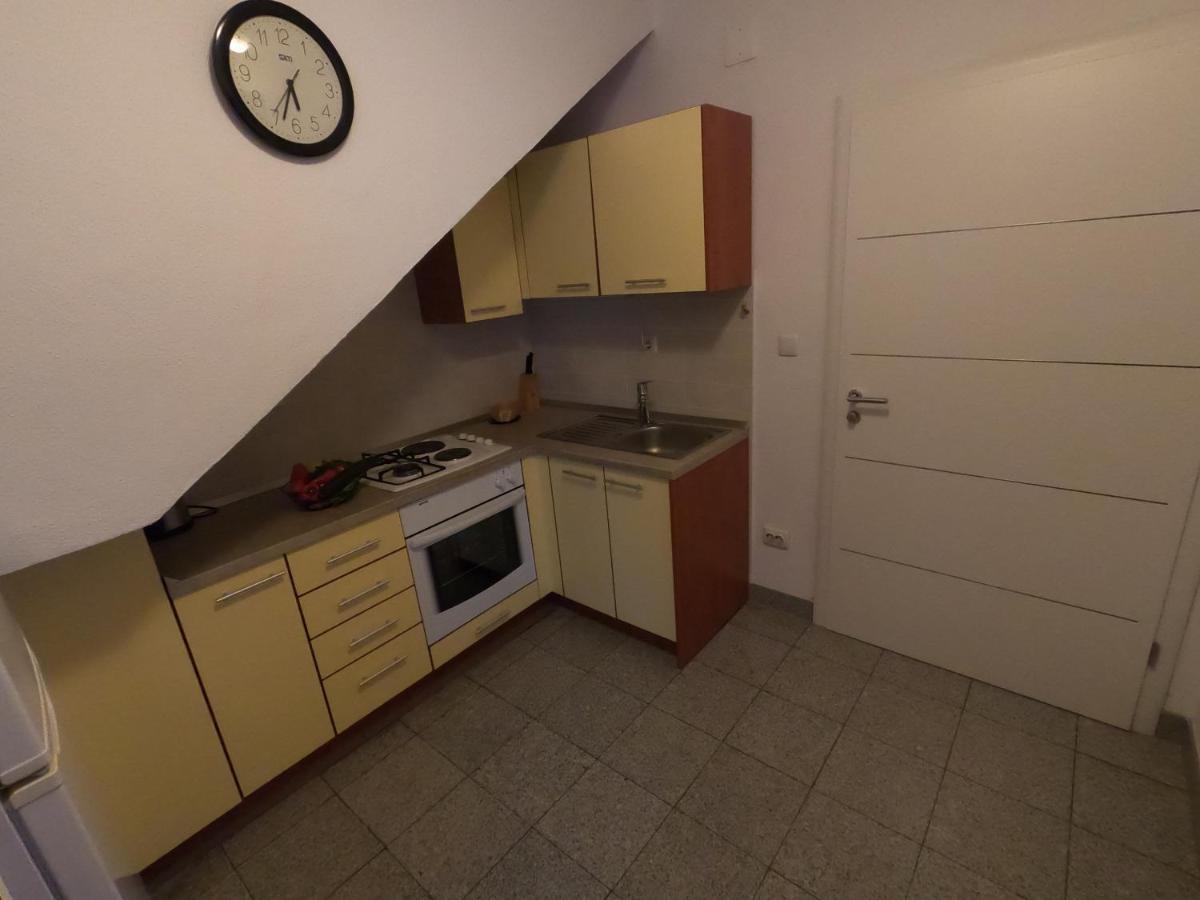 Apartments Cosic Гребащиця Екстер'єр фото