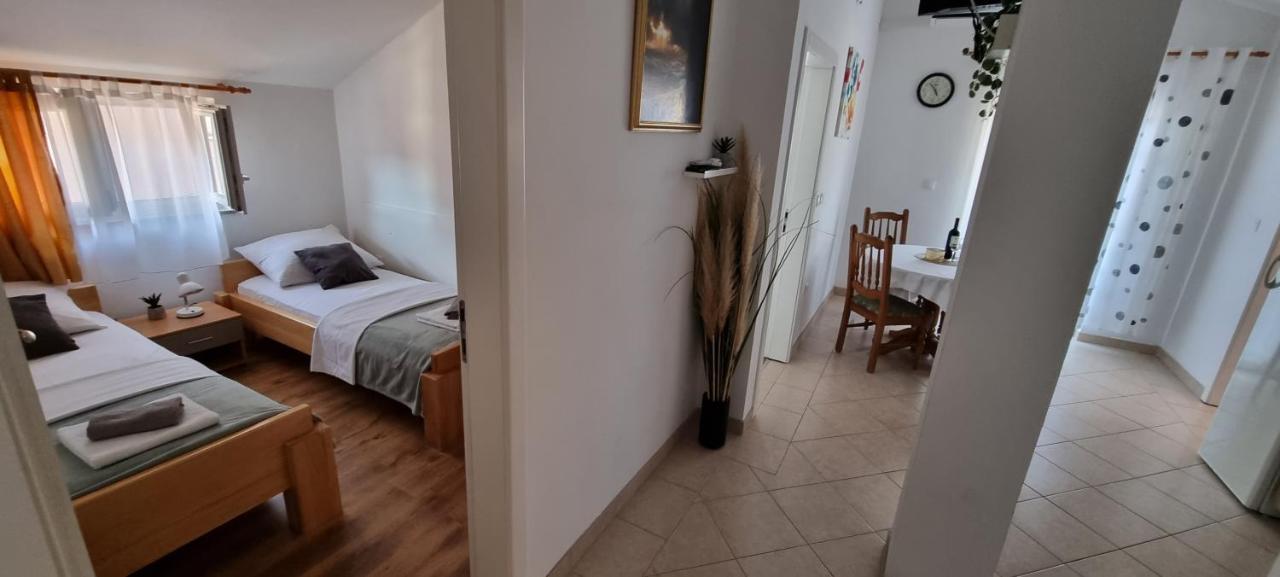 Apartments Cosic Гребащиця Екстер'єр фото