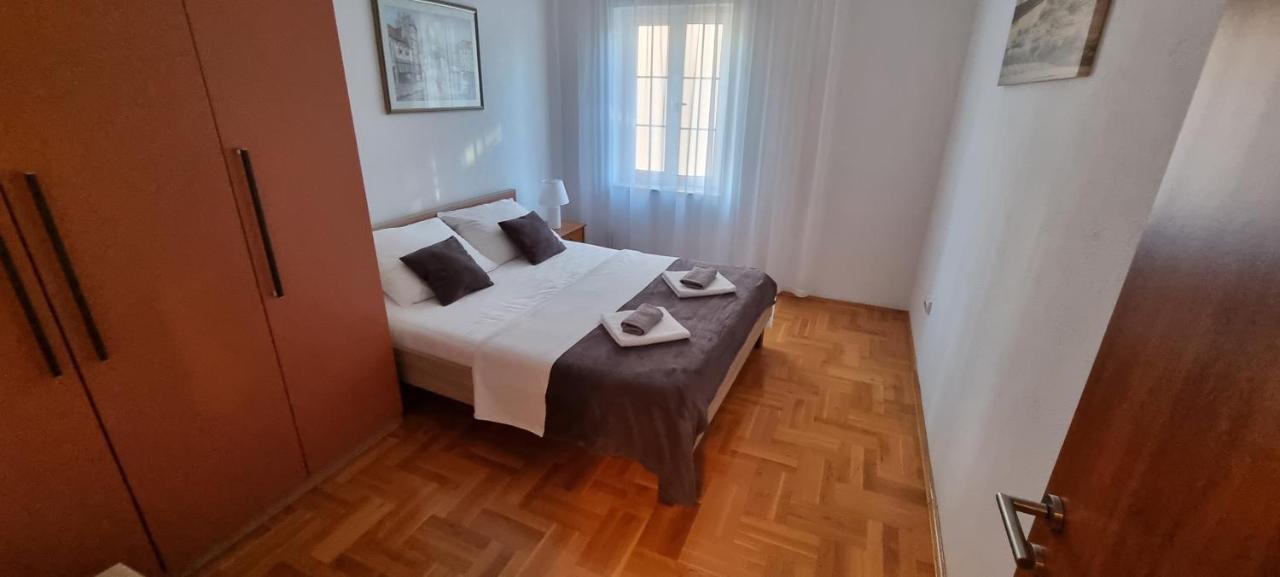 Apartments Cosic Гребащиця Екстер'єр фото