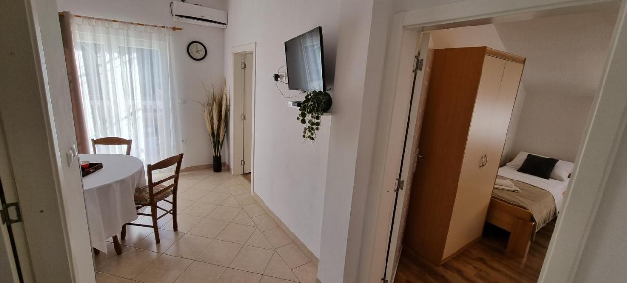 Apartments Cosic Гребащиця Екстер'єр фото