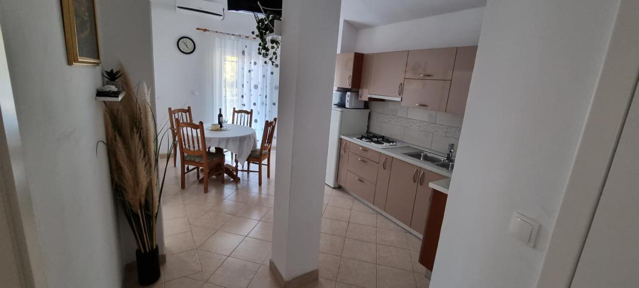 Apartments Cosic Гребащиця Екстер'єр фото