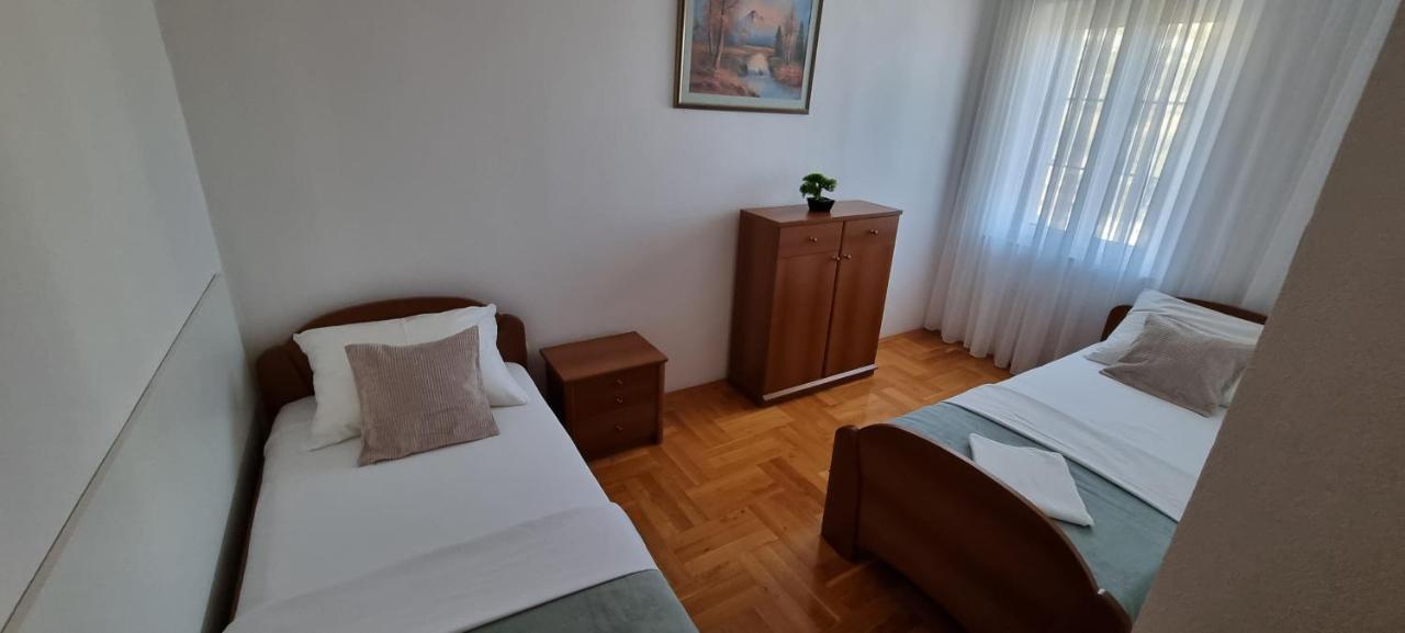 Apartments Cosic Гребащиця Екстер'єр фото