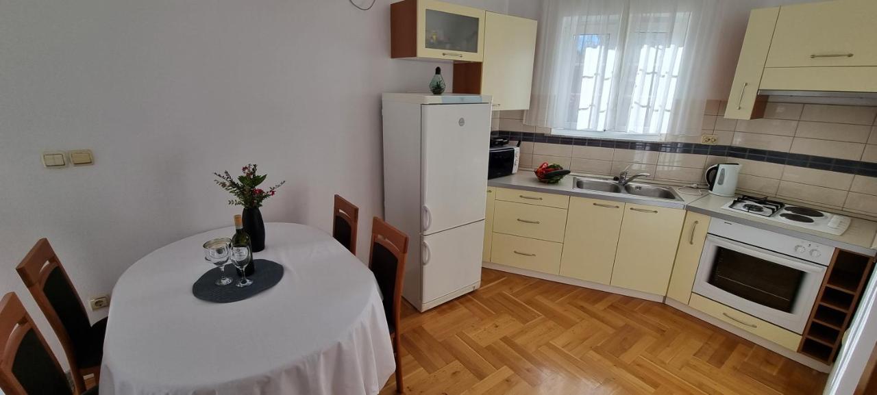 Apartments Cosic Гребащиця Екстер'єр фото