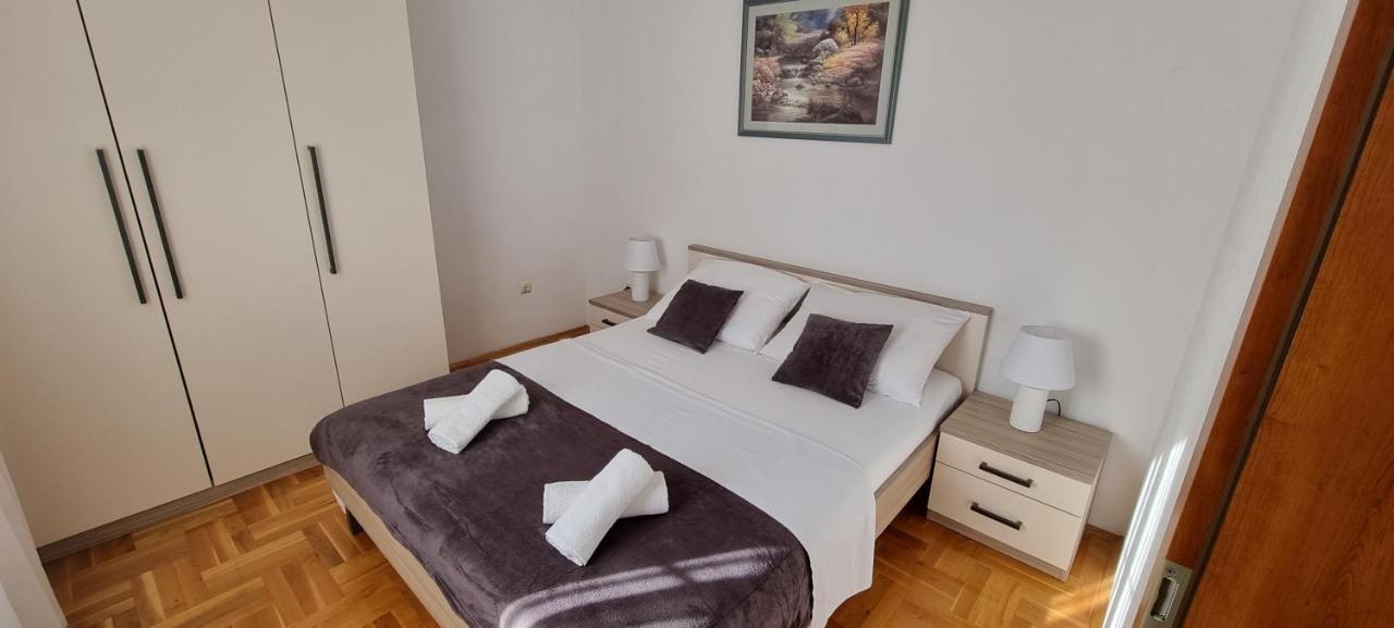 Apartments Cosic Гребащиця Екстер'єр фото