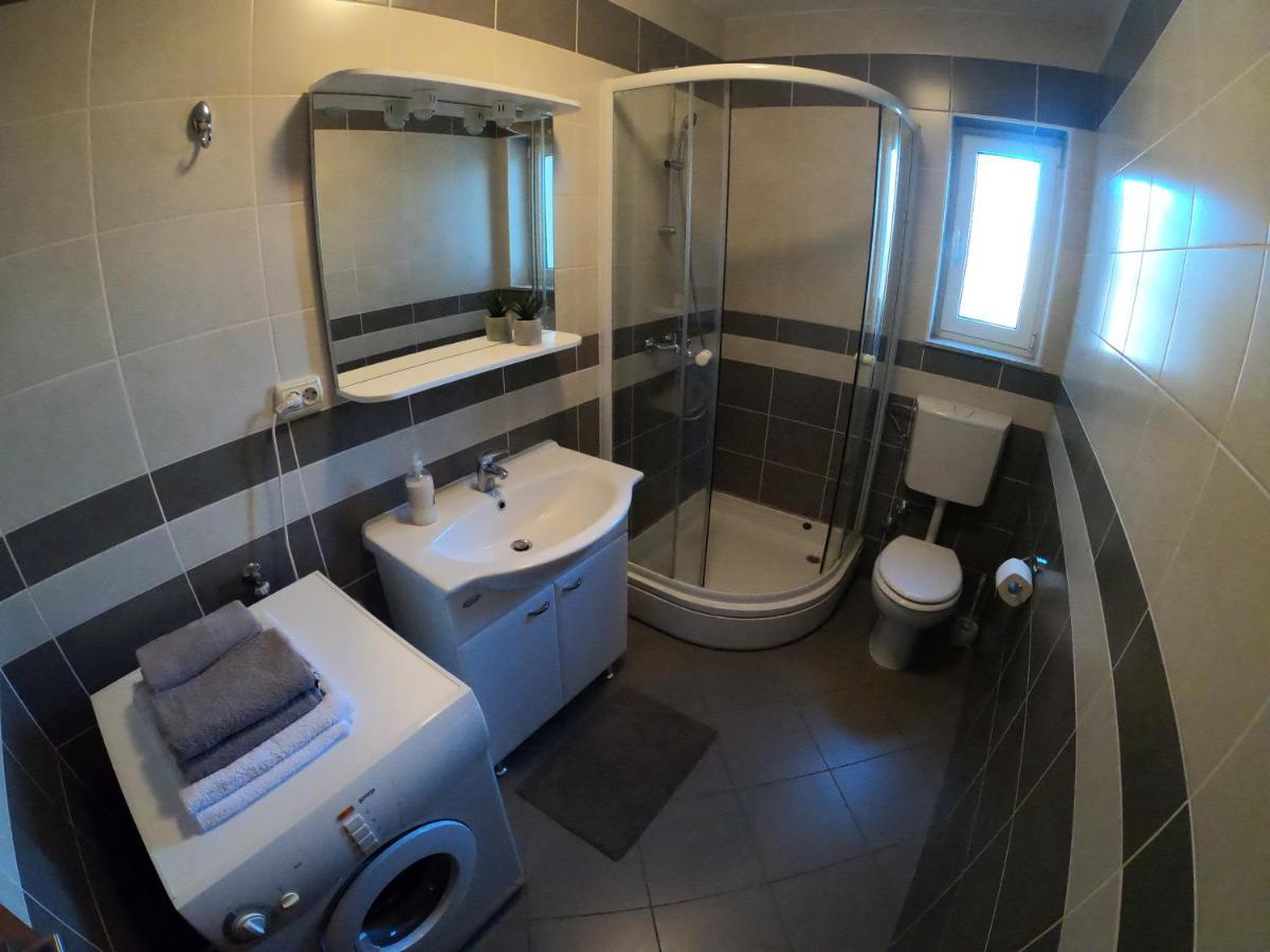 Apartments Cosic Гребащиця Екстер'єр фото