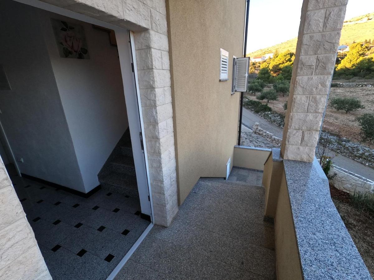 Apartments Cosic Гребащиця Екстер'єр фото